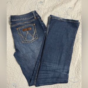 Woman’s wrangler retro Mae jeans